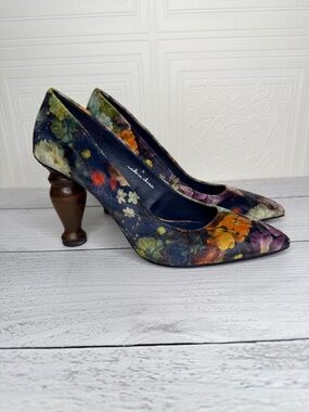 Charlotte Stone Floral Pointed Pumps in Navy Velvet 8